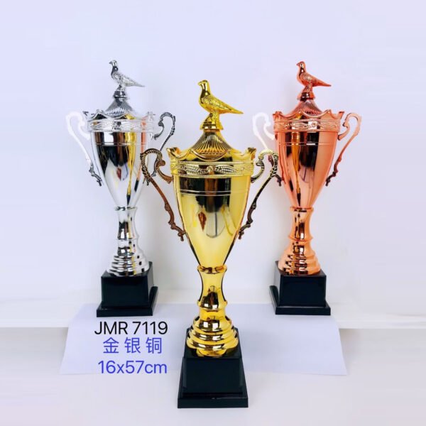 Royal Heritage Metal Trophy - Timeless Grandeur